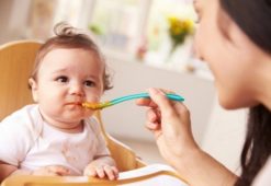 Trẻ 7 tháng tuổi biếng ăn – Mẹ phải làm sao?